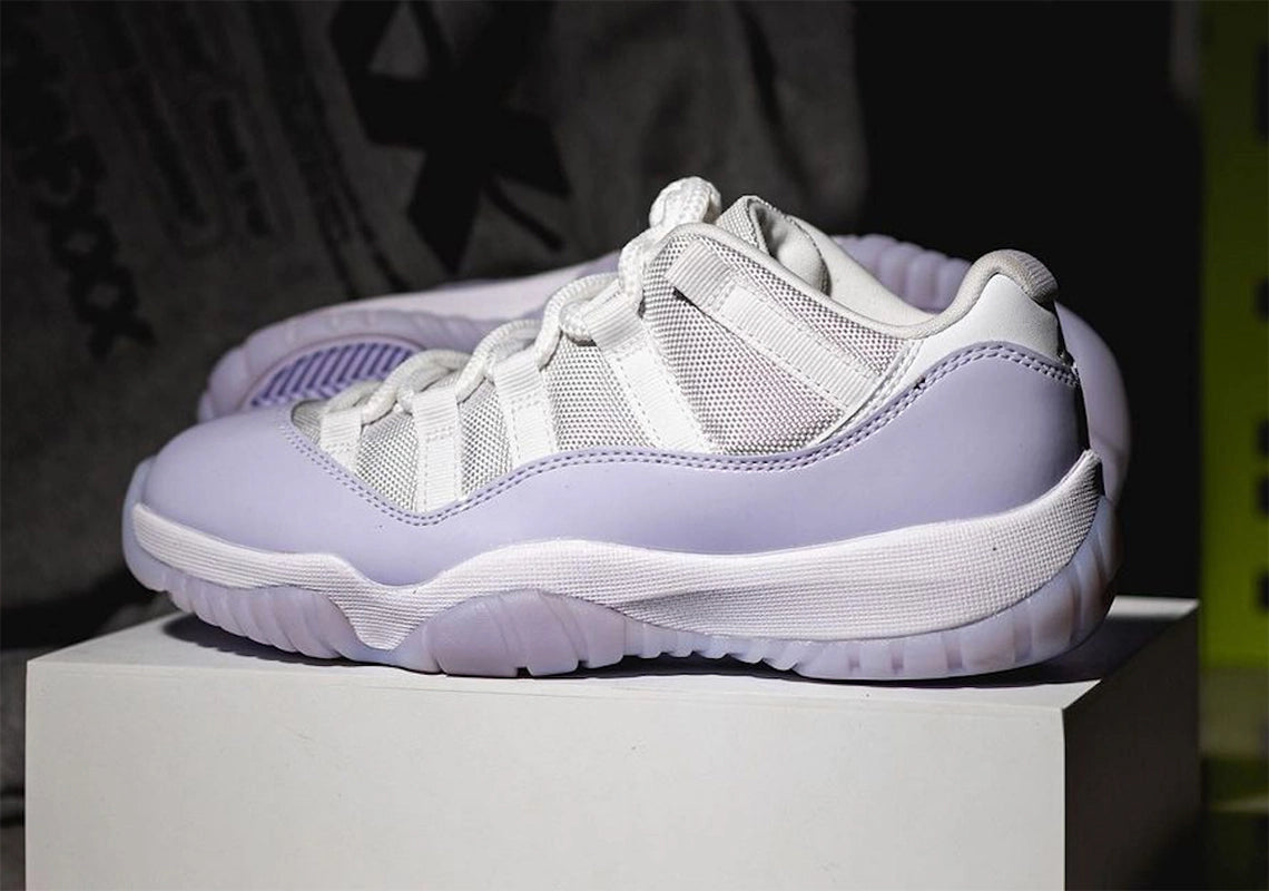 WMNS Jordan Retro 11 Low Pure Violet